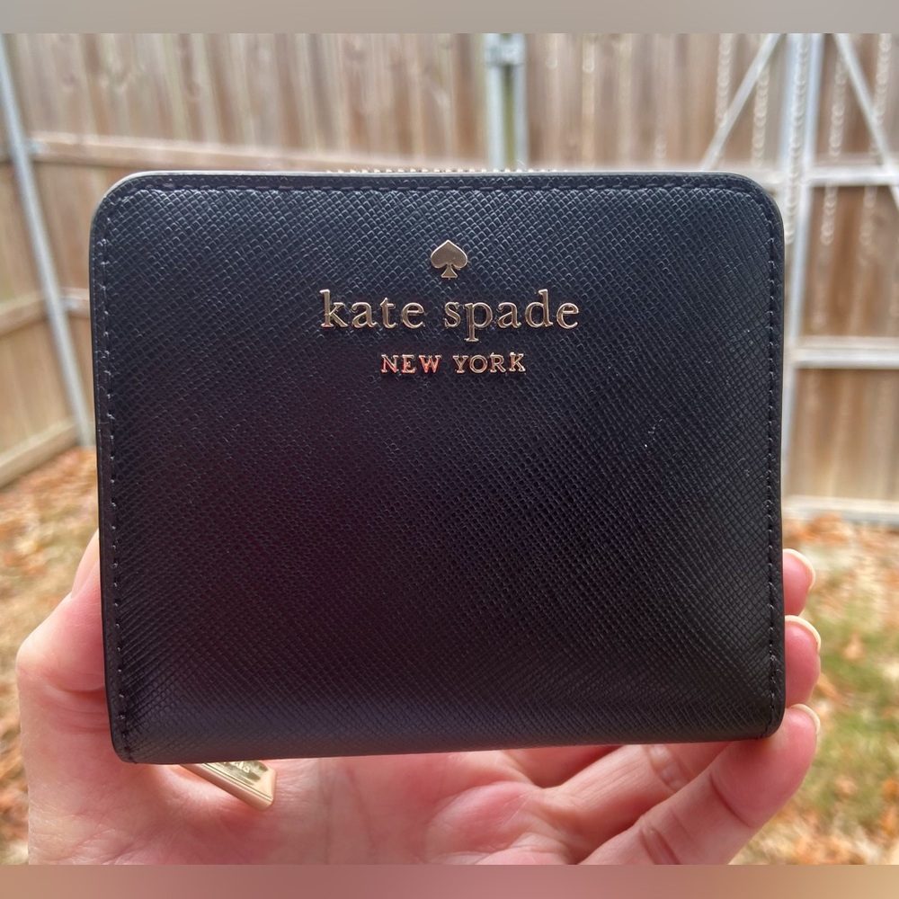 Kate Spade Black Saffiano Leather Stacie BiFold Zip Around Wallet Corporate Chic